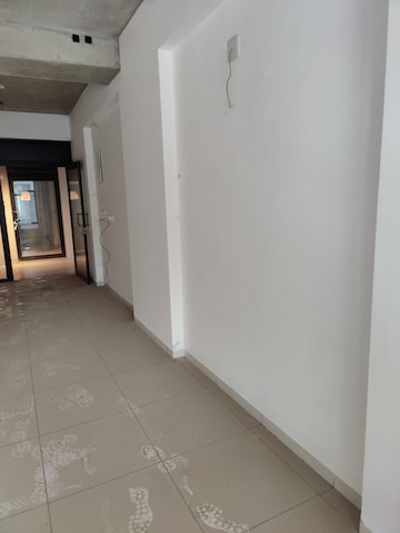 Room in  Office Space at Sun Westbank, Navrangpura – for Rent