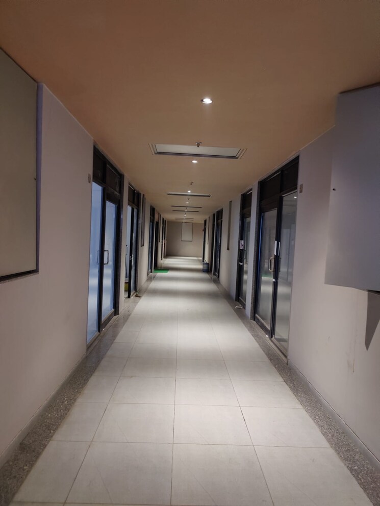 undefined, sun-westbank Commercial Office Space 610 Sq.Ft. In Navrangpura Ahmedabad 8913385