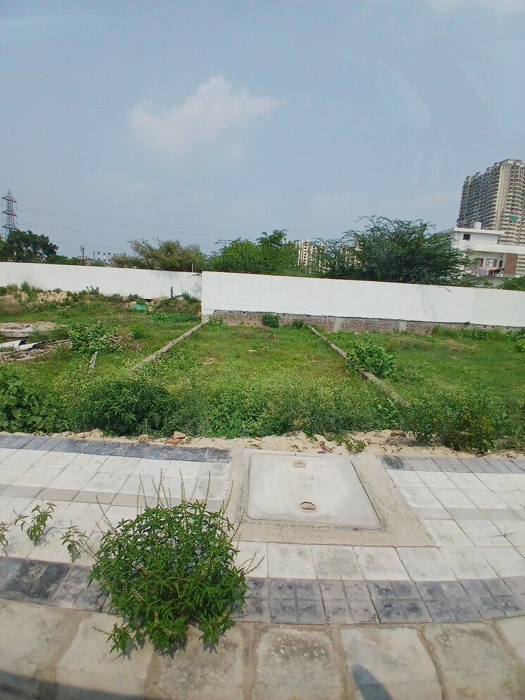 Garden, brickklin-sillicon-valley  112 Sq.Yd. Plot In Sector 70 Faridabad 8913429