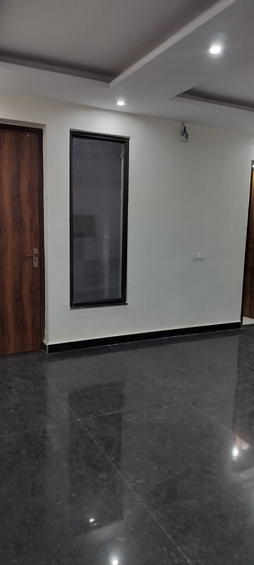 Room in 2 BHK Independent House at RWA Apartments Sector 26, Sector 26 – for Rent