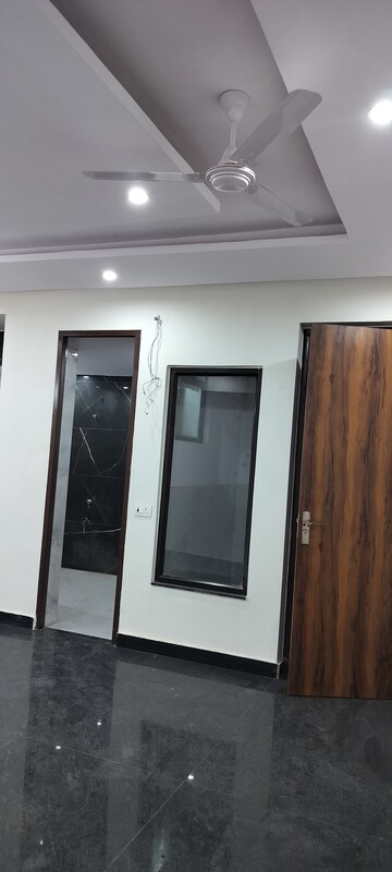 Building Lobby in 2 BHK Independent House at RWA Apartments Sector 26, Sector 26 – for Rent