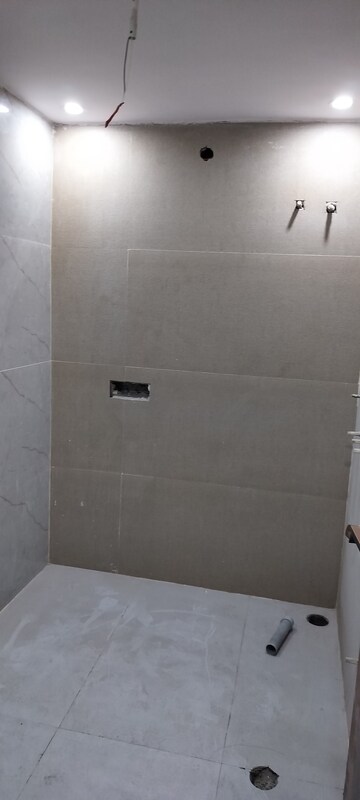 Furnished Amenities in 2 BHK Independent House at RWA Apartments Sector 26, Sector 26 – for Rent