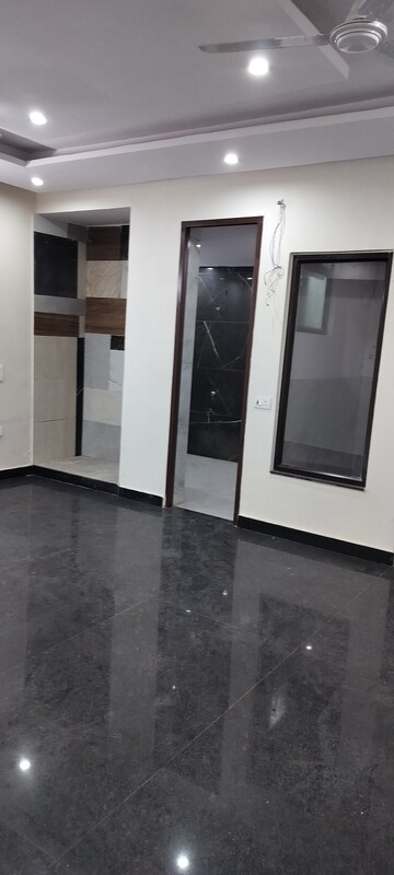 Building Lobby in 2 BHK Independent House at RWA Apartments Sector 26, Sector 26 – for Rent
