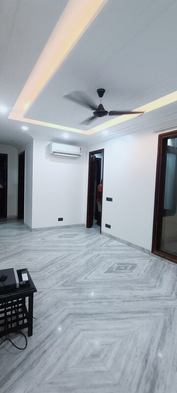 Building Lobby in 3 BHK Builder Floor at Sector 56 – for Rent