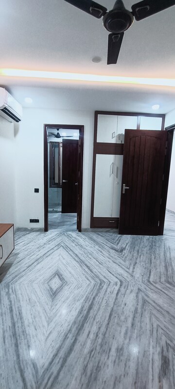 Room in 3 BHK Builder Floor at Sector 56 – for Rent