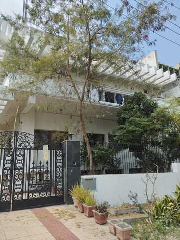  Plot For Sale in Sector 44
