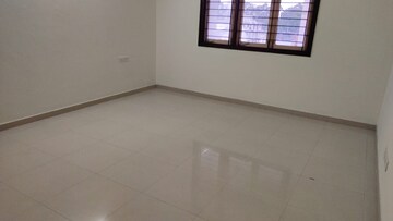 Room in 4 BHK Apartment at Lalbagh rd – for Rent