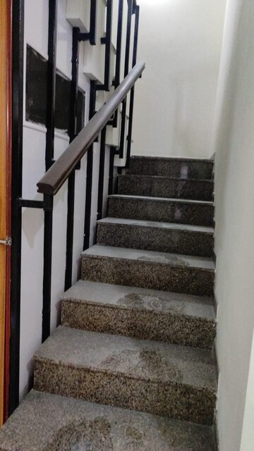 Staircase in 4 BHK Apartment at Lalbagh rd – for Rent