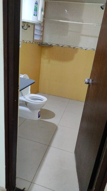 Bathroom in 4 BHK Apartment at Lalbagh rd – for Rent