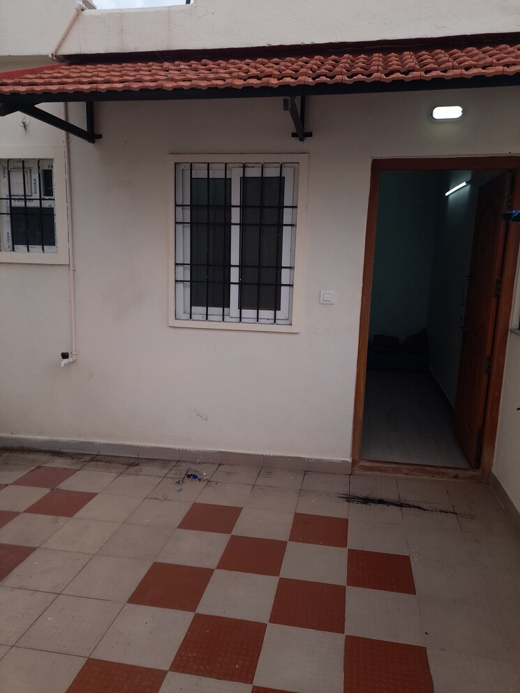 Kitchen, silver-corner 1 RK 400 Sq.Ft. Builder Floor In Rt Nagar Bangalore 8913490