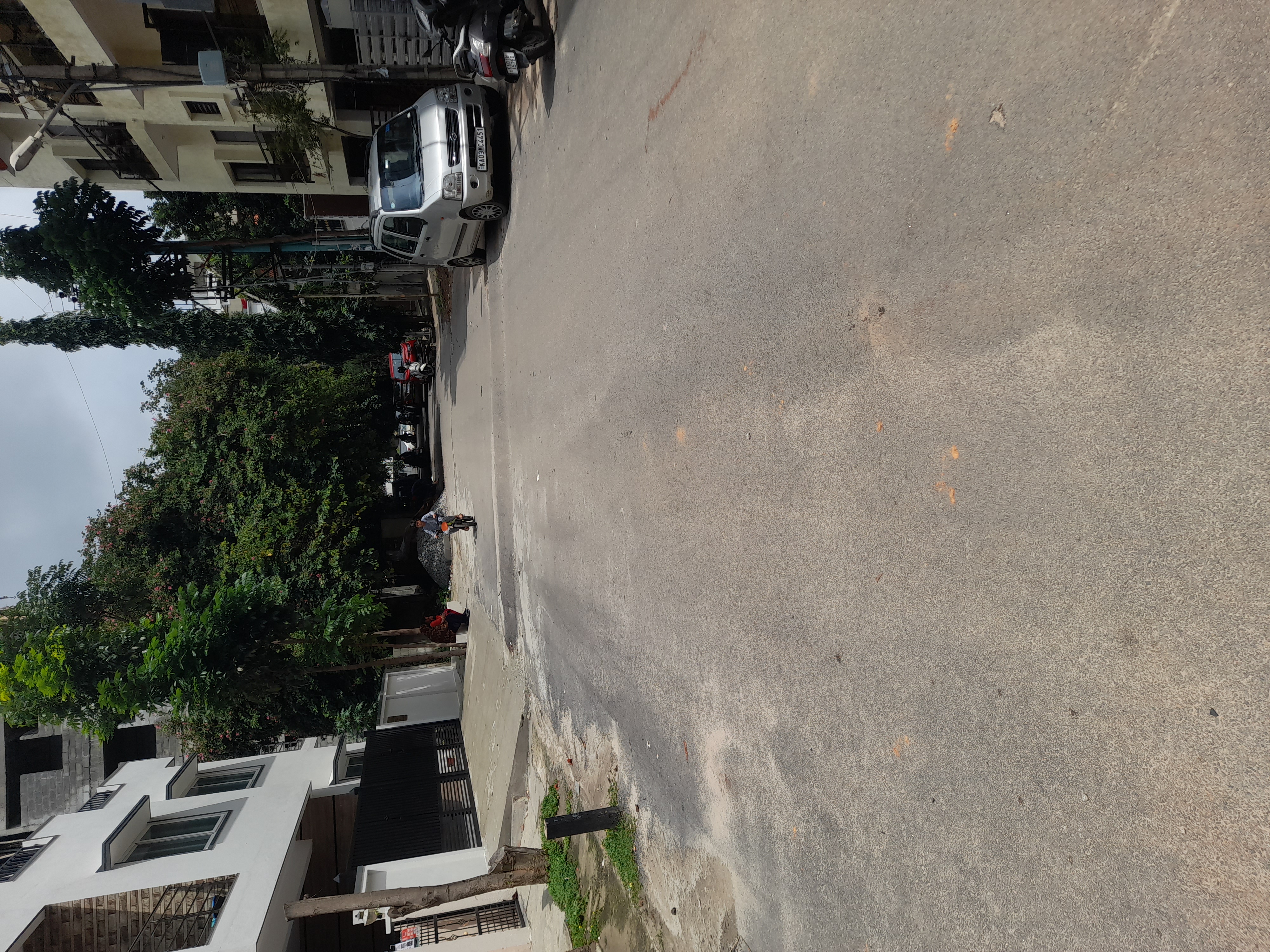 1 Rk  400 Sq.Ft. Builder Floor in Silver Corner