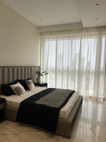 Team Area in 6 BHK Apartment at Bhoomi Celestia, Malad West – for Sale