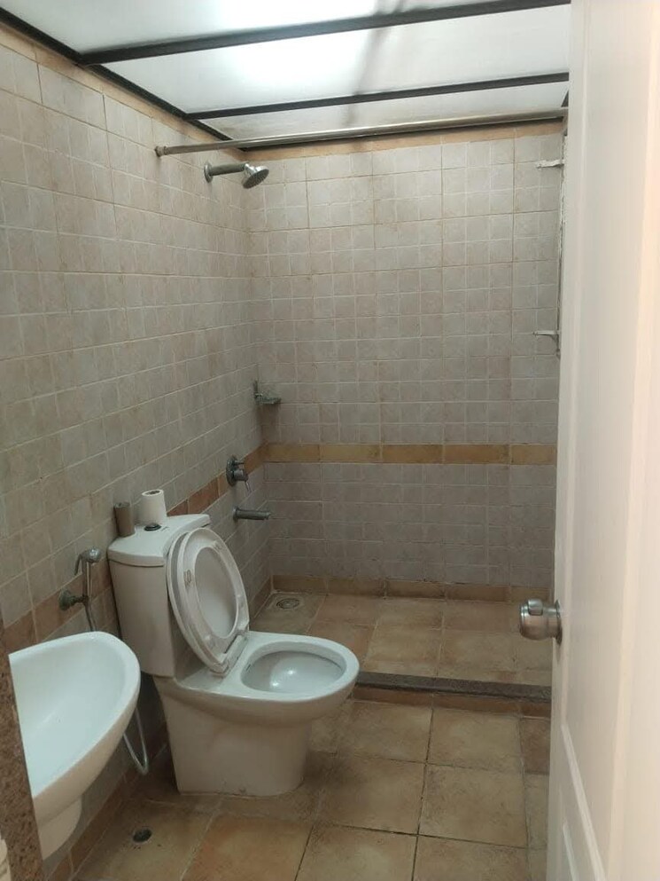 Bathroom, clover-acropolis 3.5 Bedroom 1400 Sq.Ft. Apartment In Viman Nagar Pune 8913544