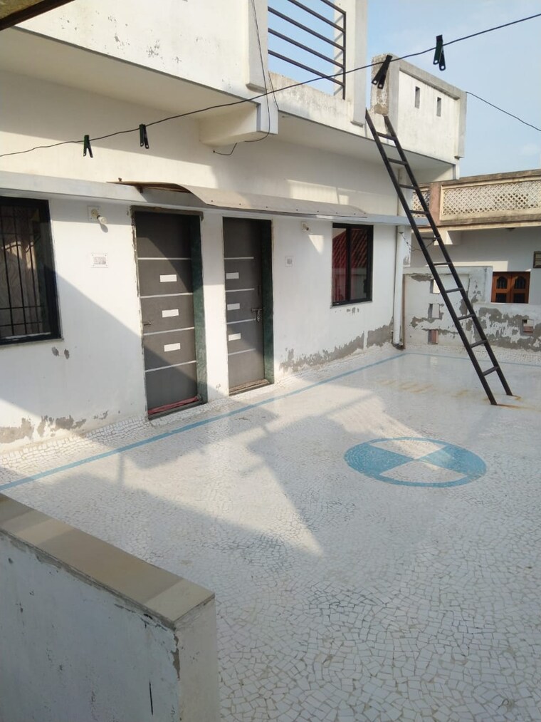 Terrace, near vaishno devi circle on sg highway 3 Bedroom 254 Sq.Yd. Penthouse In Near Vaishno Devi Circle On Sg Highway Ahmedabad 8913539