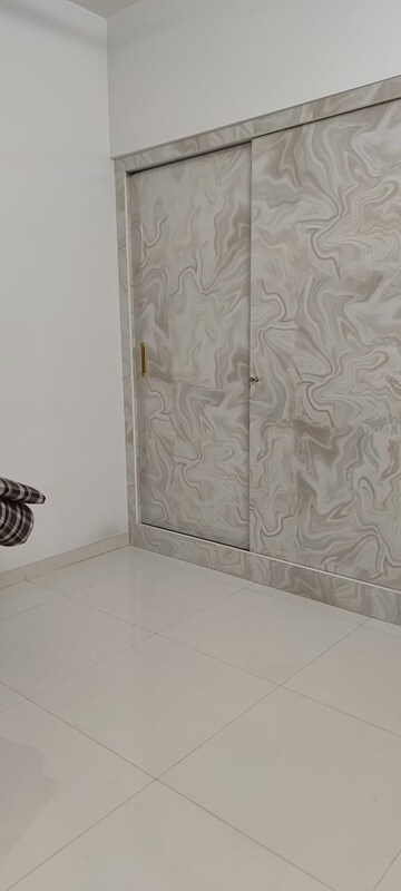 Room in 1 BHK Apartment at Metropolis Aquaris Phase 2, Kasarvadavali – for Rent