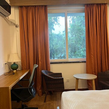 Living Room in  Pg at Udyog Vihar Phase 2 – for Rent