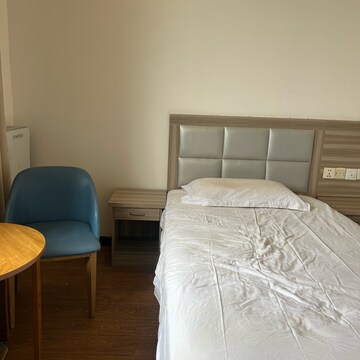 Bedroom in  Pg at Udyog Vihar Phase 2 – for Rent