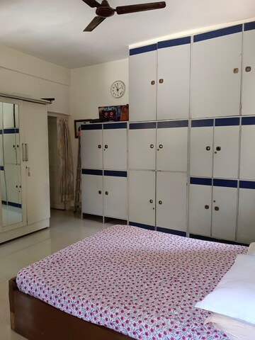 Bedroom in 2 BHK Apartment at Santacruz West – for Rent