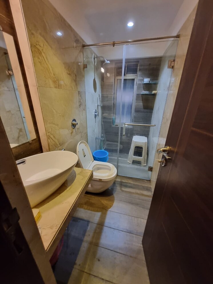 Bathroom, dosti-oro-67 2 Bedroom 587 Sq.Ft. Apartment In Kandivali West Mumbai 8913616