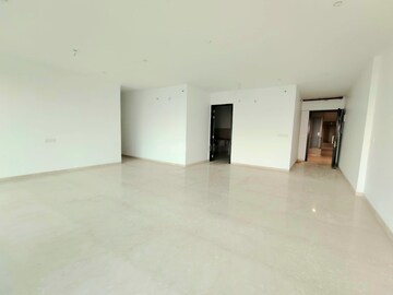 Room in 4 BHK Apartment at Oberoi Enigma, Mulund West – for Sale