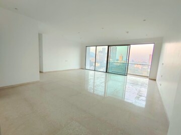 Room in 4 BHK Apartment at Oberoi Enigma, Mulund West – for Sale