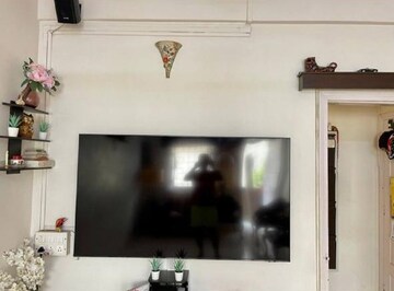 Furnished Amenities in 2 BHK Apartment at Bandra West – for Rent