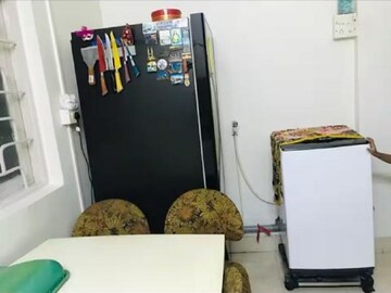 Furnished Amenities in 2 BHK Apartment at Bandra West – for Rent