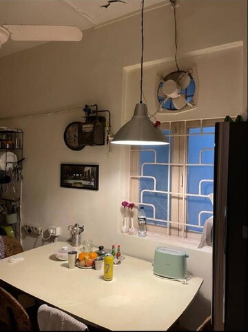Team Area in 2 BHK Apartment at Bandra West – for Rent