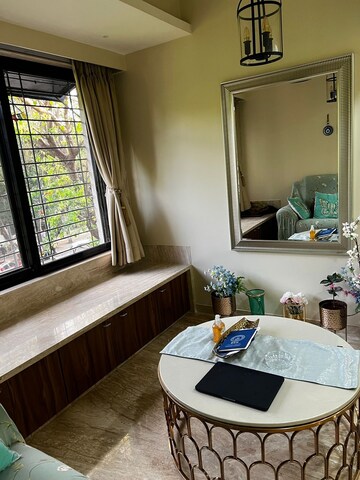 Team Area in 2 BHK Apartment at Bandra West – for Rent