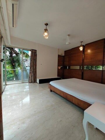 Bedroom in 2 BHK Apartment at Khar West – for Rent