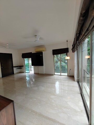 Living Room in 2 BHK Apartment at Khar West – for Rent