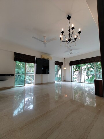 2 BHK Apartment For Rent in Khar West