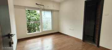 Room in 2 BHK Apartment at Santacruz West – for Rent