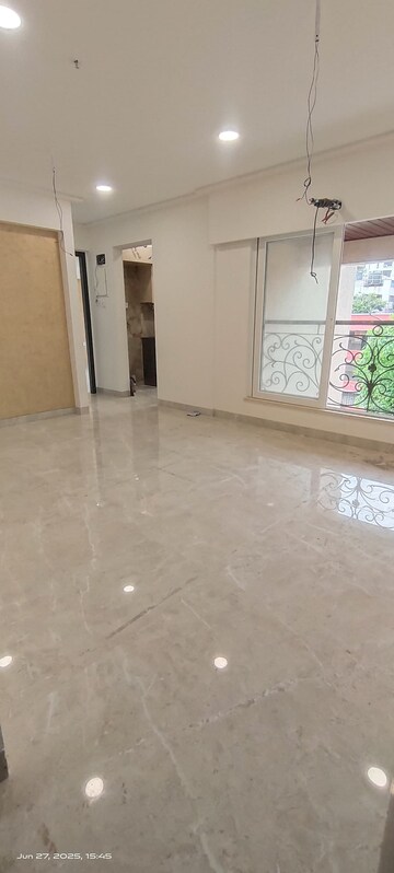 Room in 2 BHK Apartment at Santacruz West – for Rent