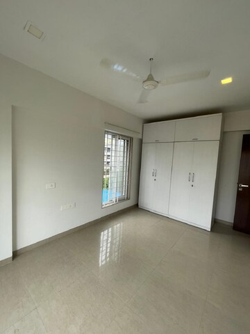 Room in 2.5 BHK Apartment at Khar West – for Rent
