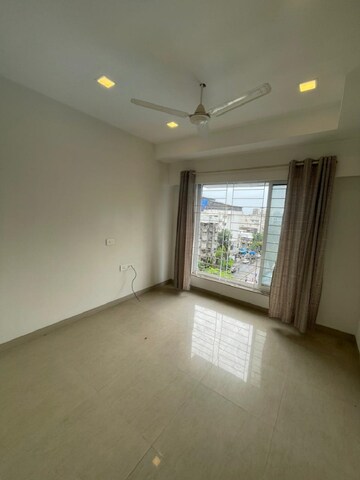 Room in 2.5 BHK Apartment at Khar West – for Rent