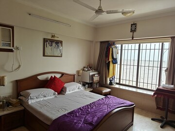 Bedroom in 3 BHK Apartment at Bandra West – for Rent
