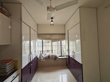 Room in 3 BHK Apartment at Bandra West – for Rent