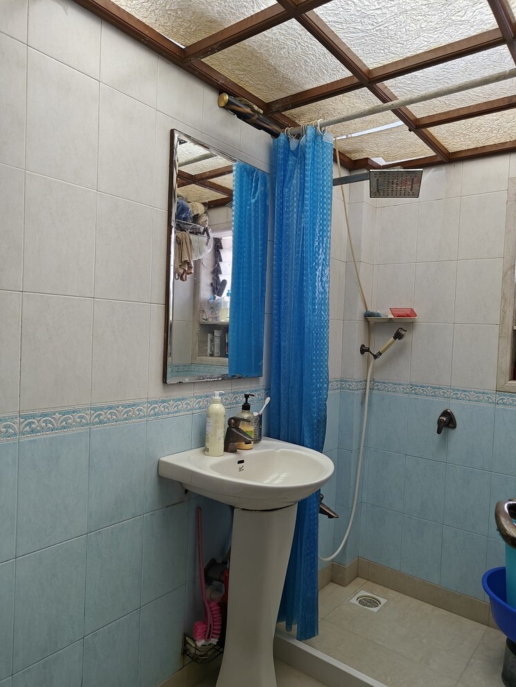 Bathroom, bandra west 3 Bedroom 1200 Sq.Ft. Apartment In Bandra West Mumbai 8913692
