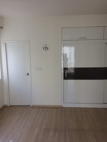 Room in 3.5 BHK Apartment at DLF Westend Heights New Town, Akshayanagar – for Rent