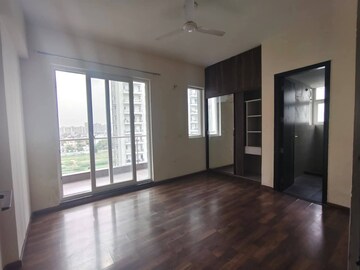 Room in 4 BHK Apartment at Shapoorji Pallonji Joyville Phase 2, Sector 102 – for Rent