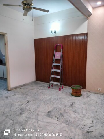 Room in 2 BHK Apartment at Vasant Apartments, Sector 13 – for Rent
