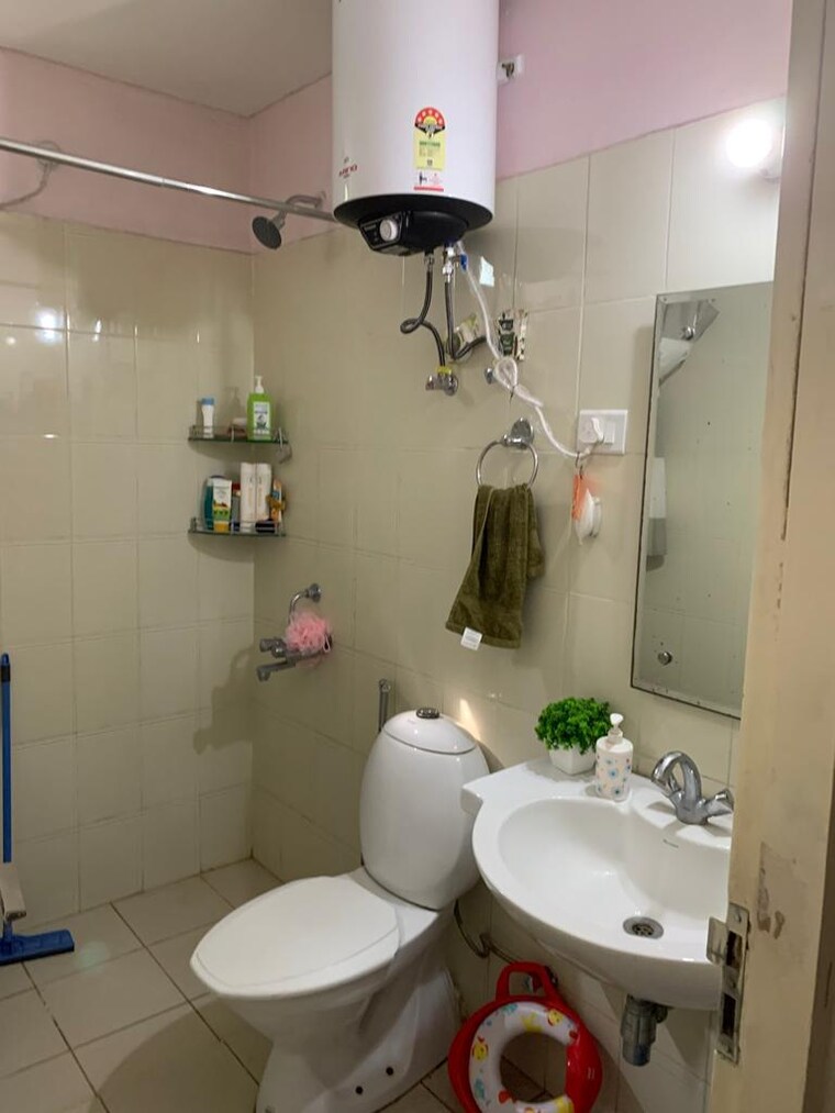 Master Bedroom, kohat enclave 3 Bedroom 185 Sq.Yd. Builder Floor In Kohat Enclave Delhi 8913903