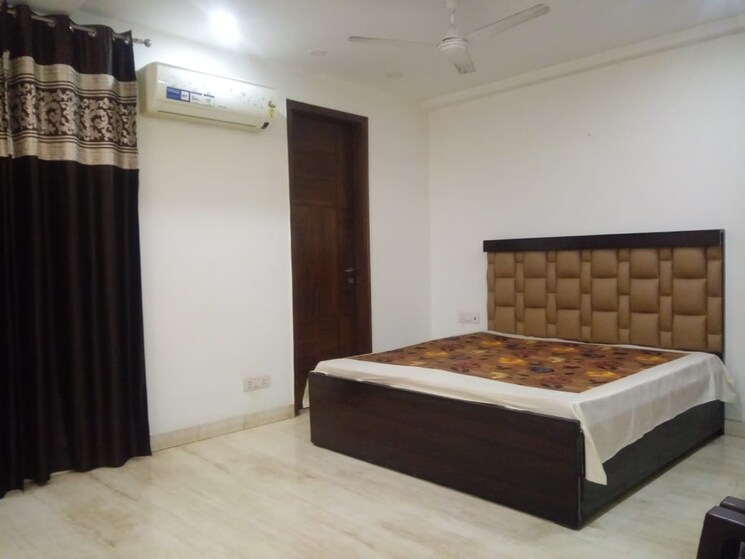 Bedroom, kohat enclave 3 Bedroom 185 Sq.Yd. Builder Floor In Kohat Enclave Delhi 8913907