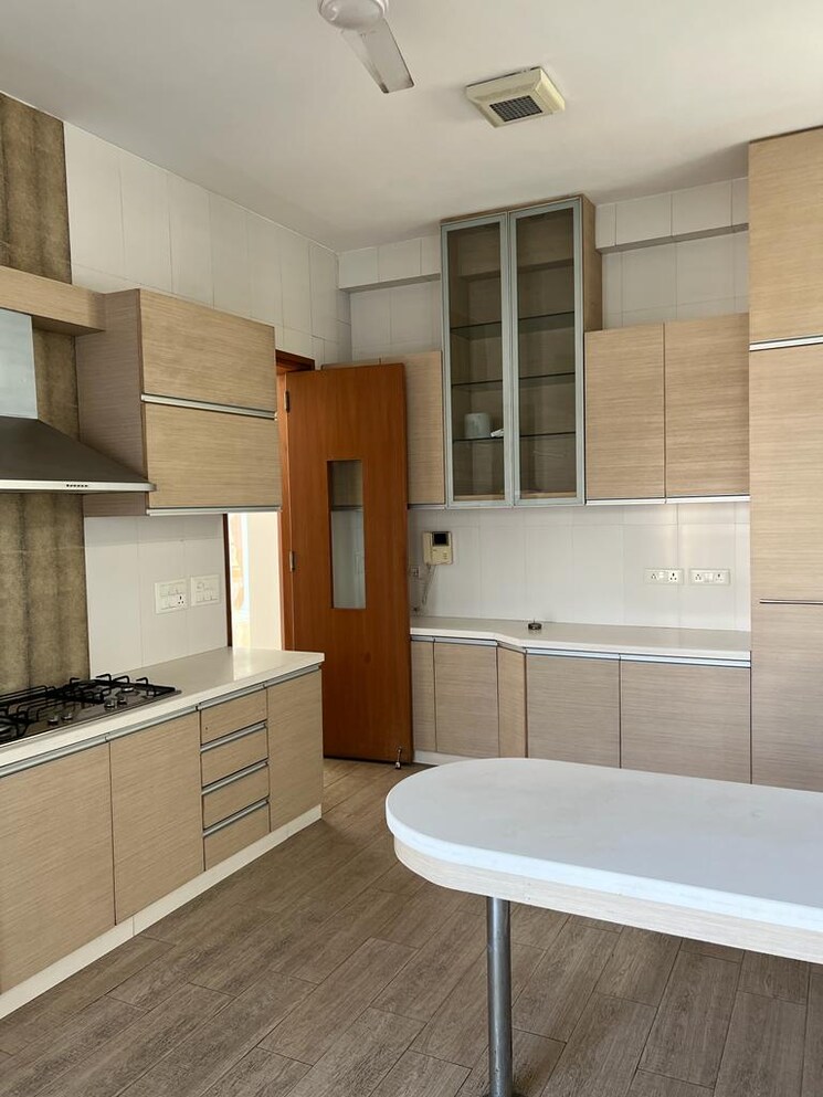 Kitchen, veera-safdarjung-enclave 4 Bedroom 2700 Sq.Ft. Apartment In Safdarjung Enclave Delhi 8913912