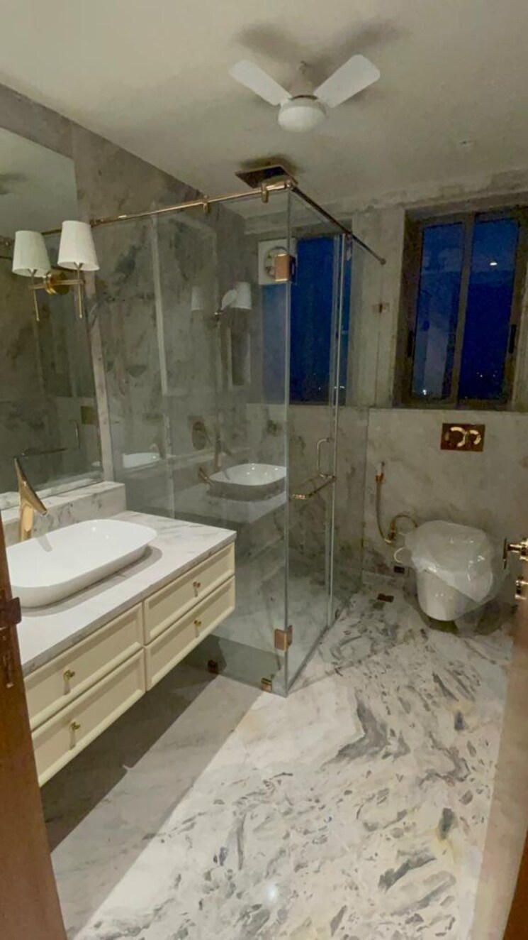 Attached Bathroom, lok vihar 3 Bedroom 185 Sq.Yd. Builder Floor In Lok Vihar Delhi 8913920