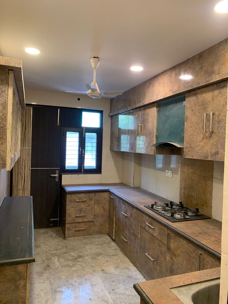 Kitchen, lok vihar 3 Bedroom 185 Sq.Yd. Builder Floor In Lok Vihar Delhi 8913920