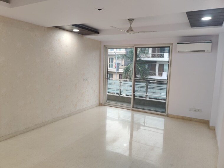 Room, lok vihar 3 Bedroom 185 Sq.Yd. Builder Floor In Lok Vihar Delhi 8913951