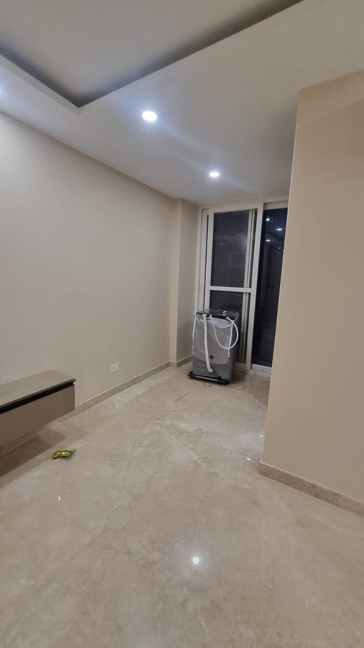 Room, south extension i 3 Bedroom 200 Sq.Yd. Builder Floor In South Extension I Delhi 8913980