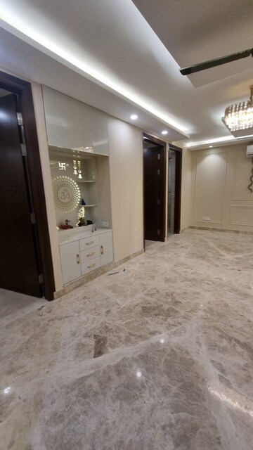 Room in 3 BHK Builder Floor at South Extension I – for Sale